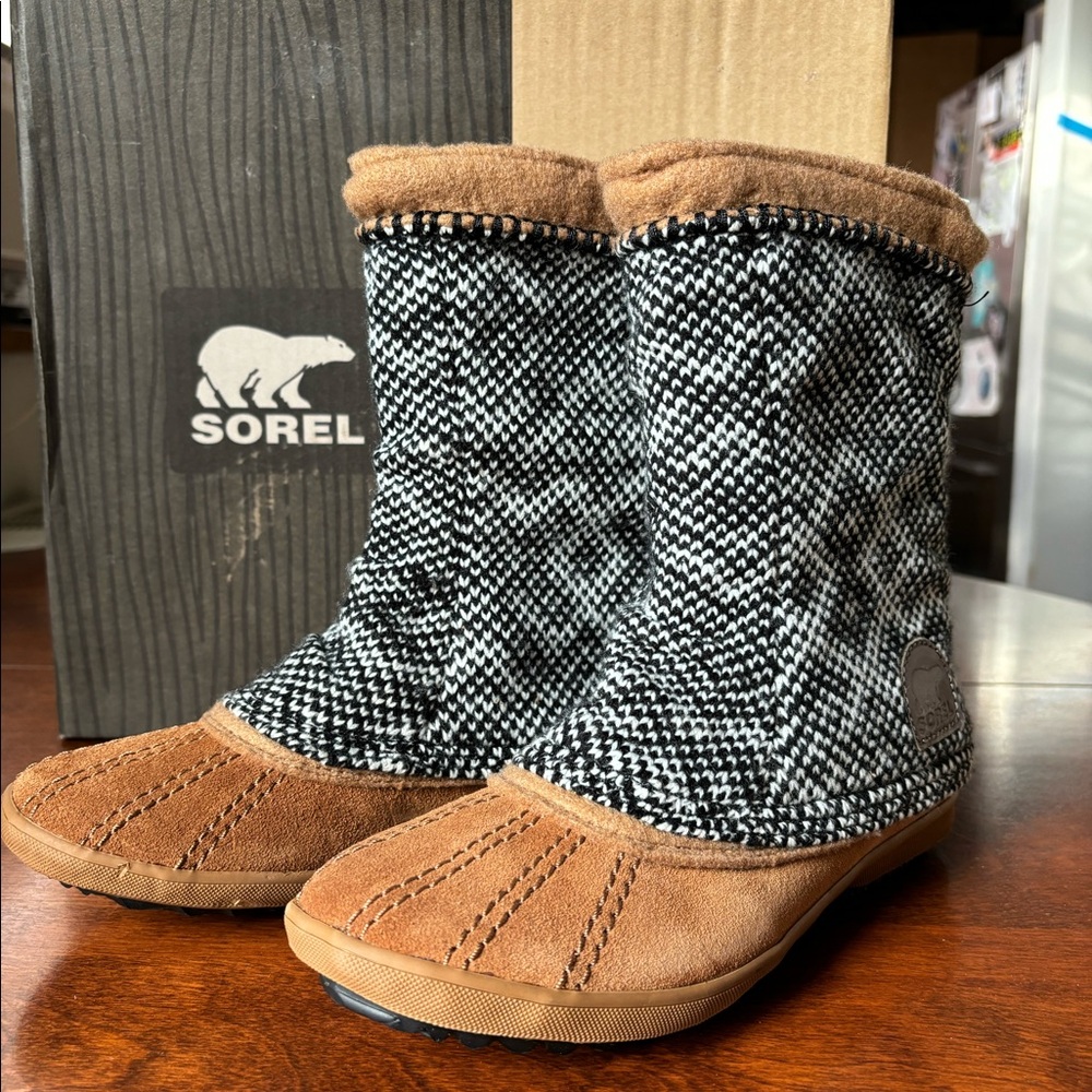 NWT in box Sorel Tremblant Boots W7.5